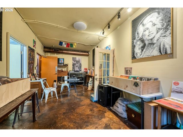 941 W 3RD Ave, Eugene, OR 97402