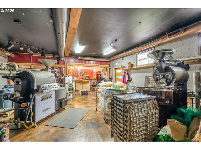 941 W 3RD Ave, Eugene, OR 97402
