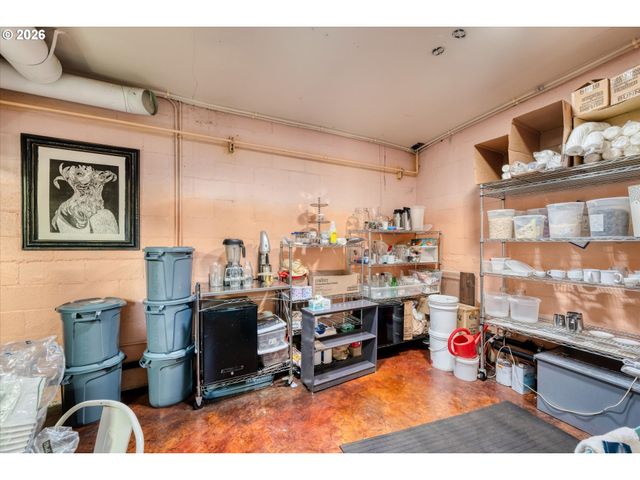 941 W 3RD Ave, Eugene, OR 97402
