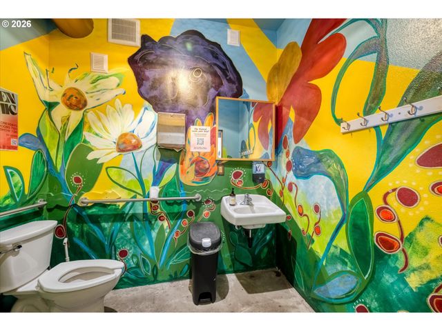 941 W 3RD Ave, Eugene, OR 97402