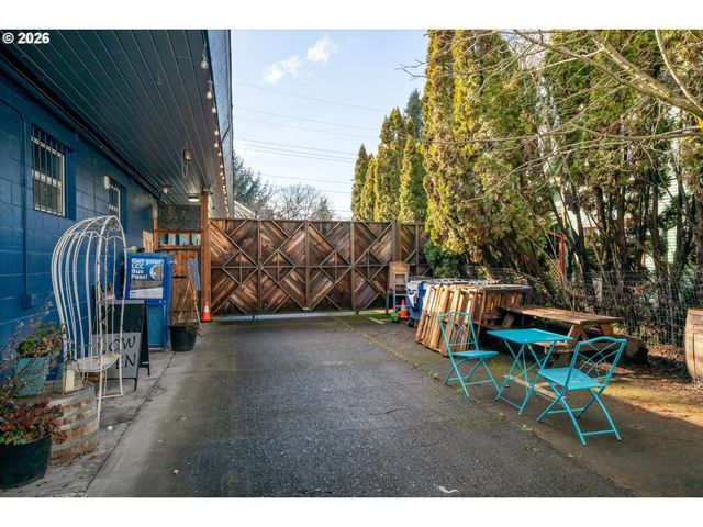 941 W 3RD Ave, Eugene, OR 97402
