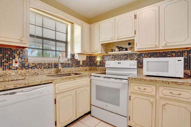 2050 NE 39th Street N313, Lighthouse Point, FL 33064
