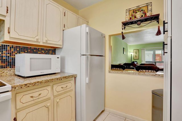 2050 NE 39th Street N313, Lighthouse Point, FL 33064