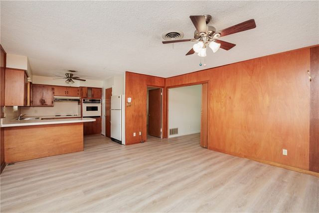 1137 Bradshaw Dr, Corpus Christi, TX 78412
