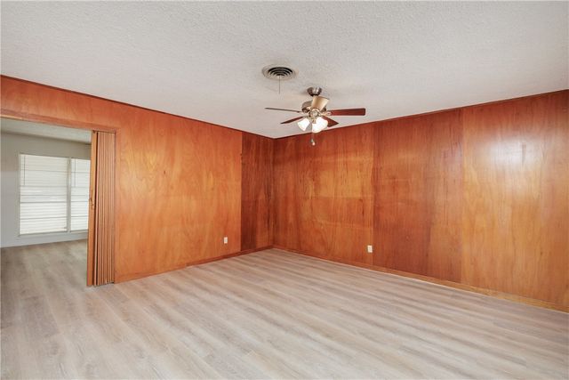 1137 Bradshaw Dr, Corpus Christi, TX 78412