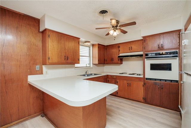 1137 Bradshaw Dr, Corpus Christi, TX 78412