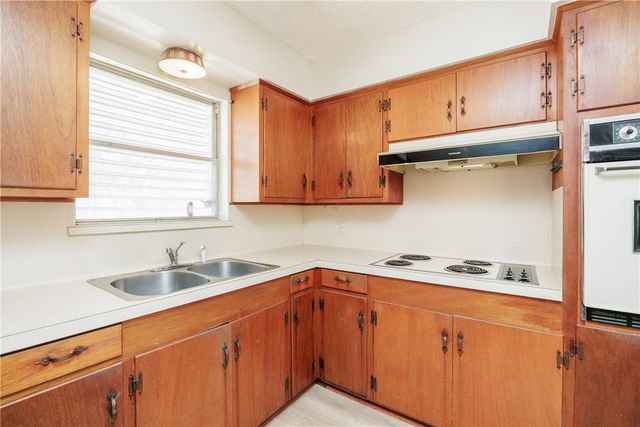 1137 Bradshaw Dr, Corpus Christi, TX 78412