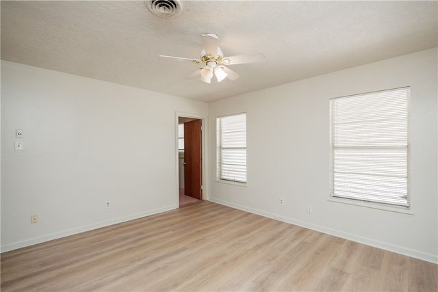 1137 Bradshaw Dr, Corpus Christi, TX 78412