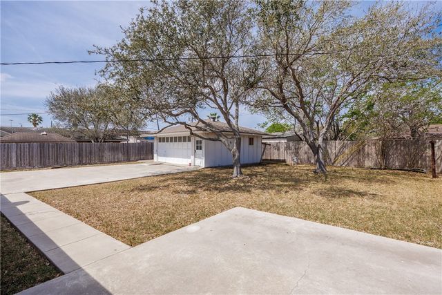 1137 Bradshaw Dr, Corpus Christi, TX 78412