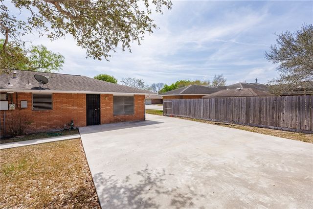 1137 Bradshaw Dr, Corpus Christi, TX 78412