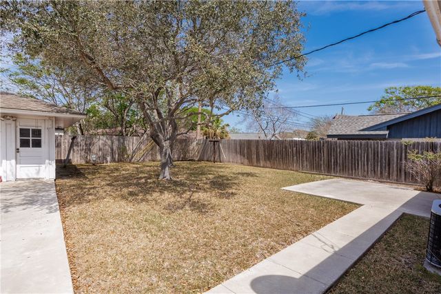 1137 Bradshaw Dr, Corpus Christi, TX 78412