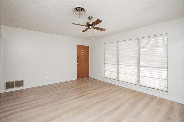 1137 Bradshaw Dr, Corpus Christi, TX 78412