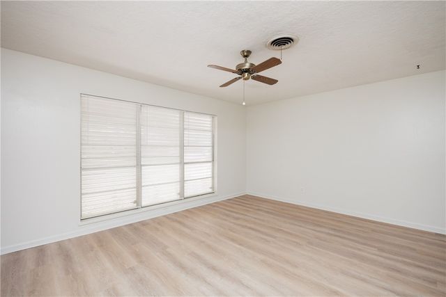 1137 Bradshaw Dr, Corpus Christi, TX 78412