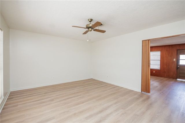 1137 Bradshaw Dr, Corpus Christi, TX 78412