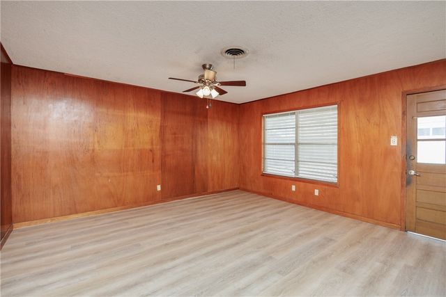 1137 Bradshaw Dr, Corpus Christi, TX 78412