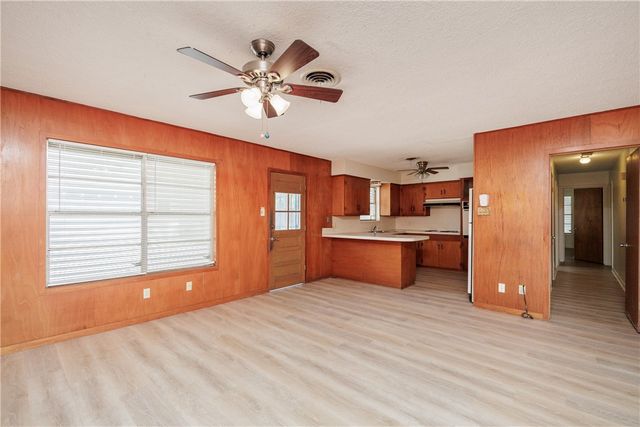 1137 Bradshaw Dr, Corpus Christi, TX 78412