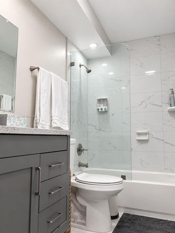 2424 NE 9th Street 105, Fort Lauderdale, FL 33304