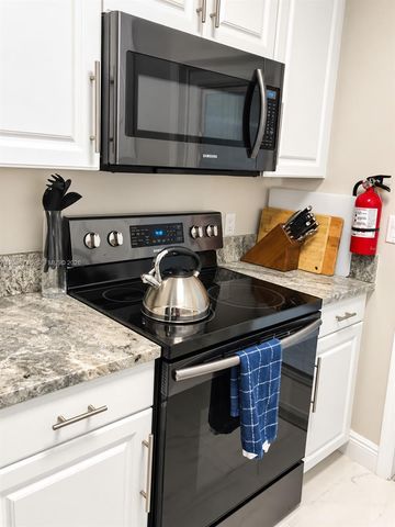 2424 NE 9th Street 105, Fort Lauderdale, FL 33304
