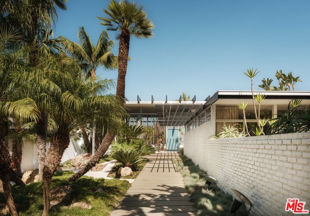 1911 La Mesa Drive, Santa Monica, CA 90402