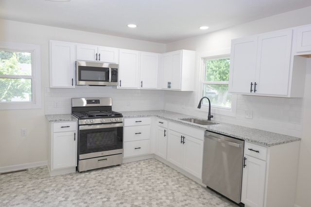 2746 AVE L, Council Bluffs, IA 51501
