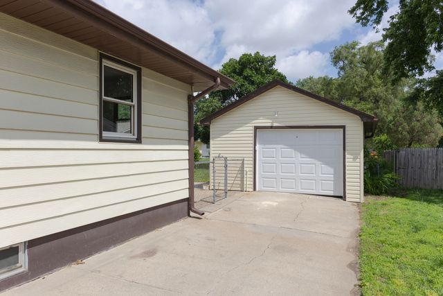 2746 AVE L, Council Bluffs, IA 51501