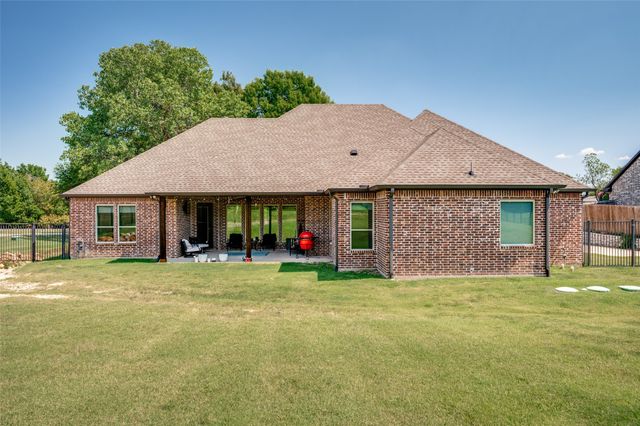 650 Cypress Point Drive, Gunter, TX 75058