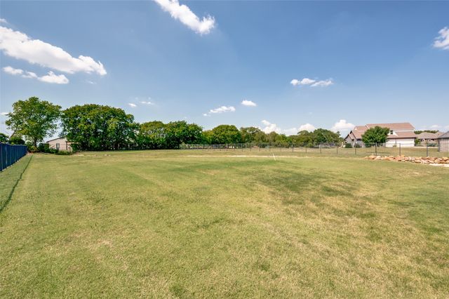 650 Cypress Point Drive, Gunter, TX 75058