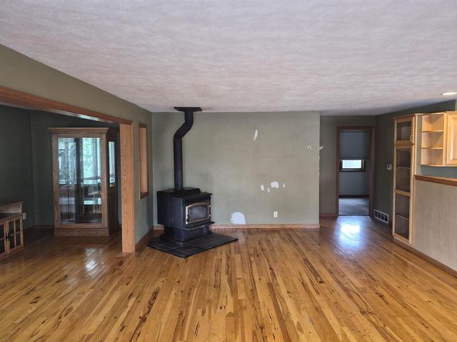 19 E Auburn Drive, Beloit, WI 53511