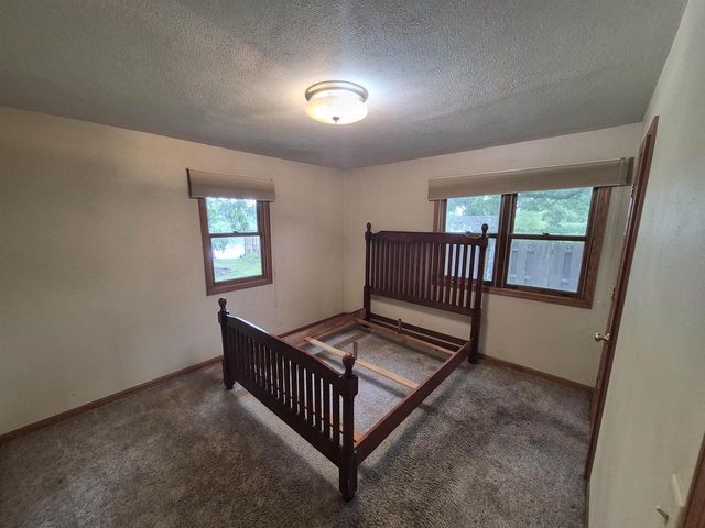 19 E Auburn Drive, Beloit, WI 53511