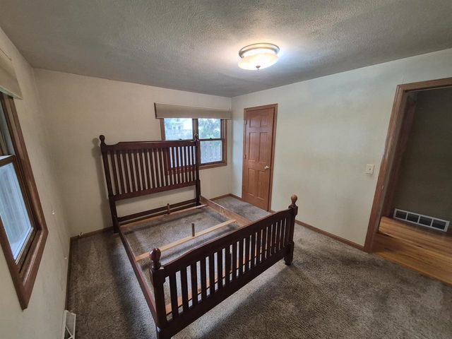 19 E Auburn Drive, Beloit, WI 53511