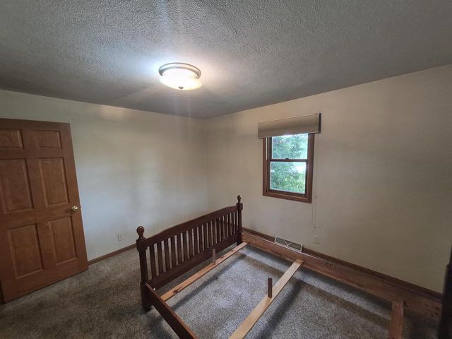 19 E Auburn Drive, Beloit, WI 53511