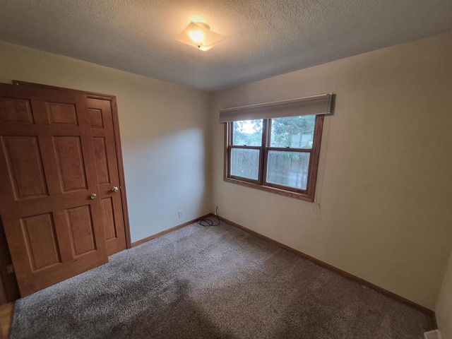 19 E Auburn Drive, Beloit, WI 53511