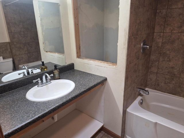 19 E Auburn Drive, Beloit, WI 53511