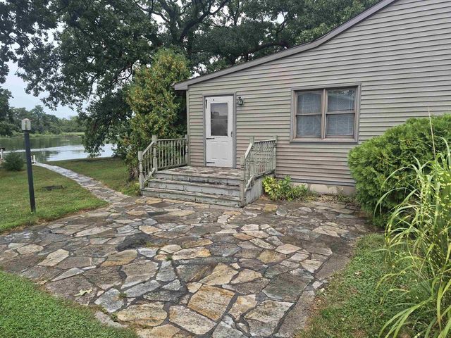 19 E Auburn Drive, Beloit, WI 53511