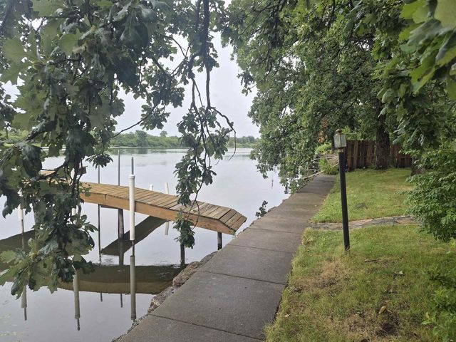 19 E Auburn Drive, Beloit, WI 53511
