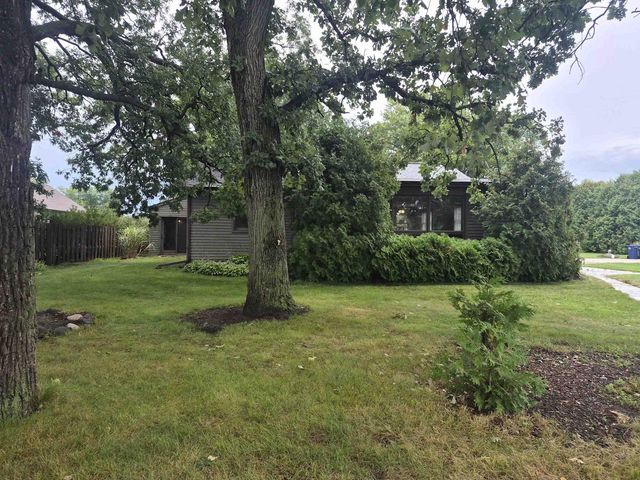 19 E Auburn Drive, Beloit, WI 53511