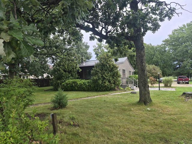 19 E Auburn Drive, Beloit, WI 53511