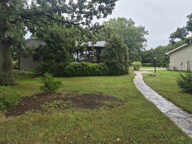 19 E Auburn Drive, Beloit, WI 53511