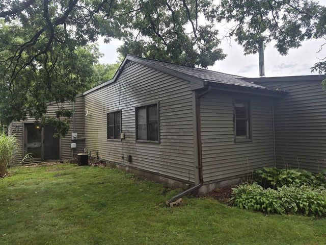 19 E Auburn Drive, Beloit, WI 53511