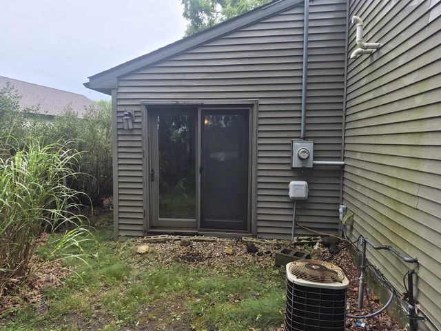 19 E Auburn Drive, Beloit, WI 53511