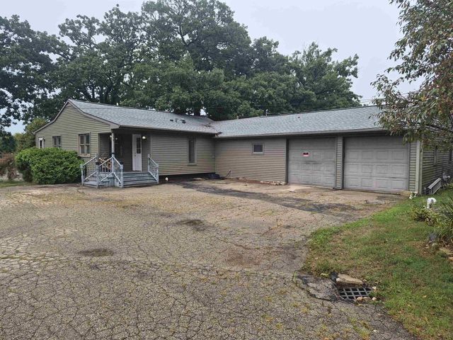 19 E Auburn Drive, Beloit, WI 53511