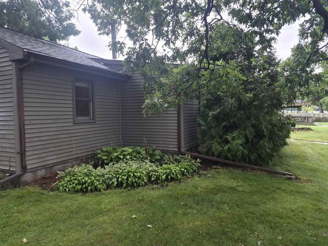 19 E Auburn Drive, Beloit, WI 53511