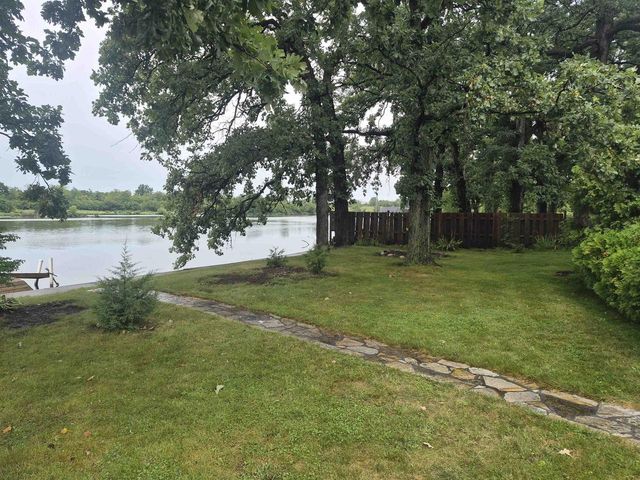 19 E Auburn Drive, Beloit, WI 53511