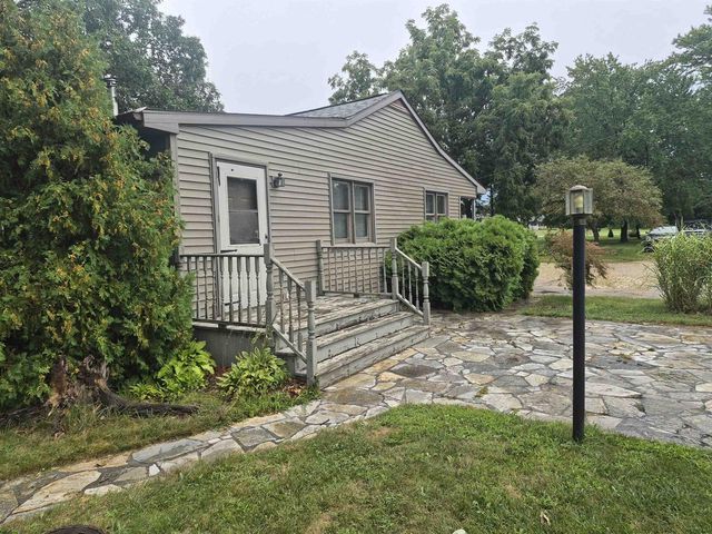 19 E Auburn Drive, Beloit, WI 53511