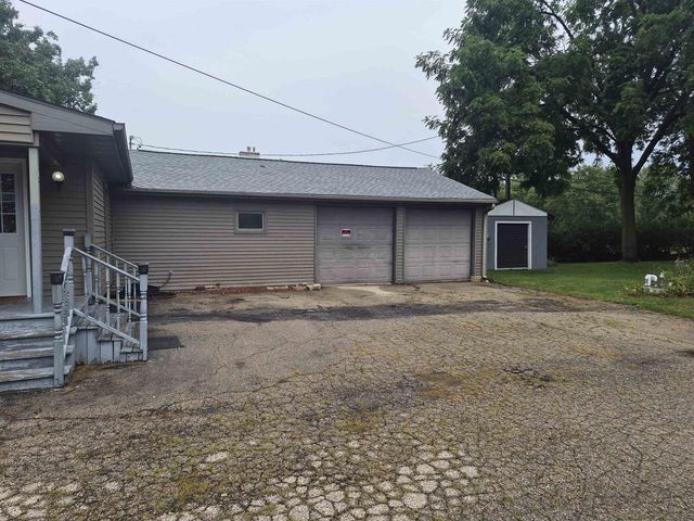 19 E Auburn Drive, Beloit, WI 53511