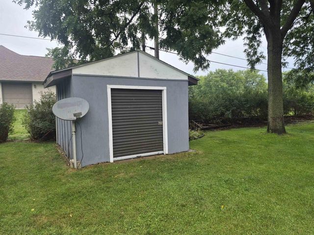 19 E Auburn Drive, Beloit, WI 53511