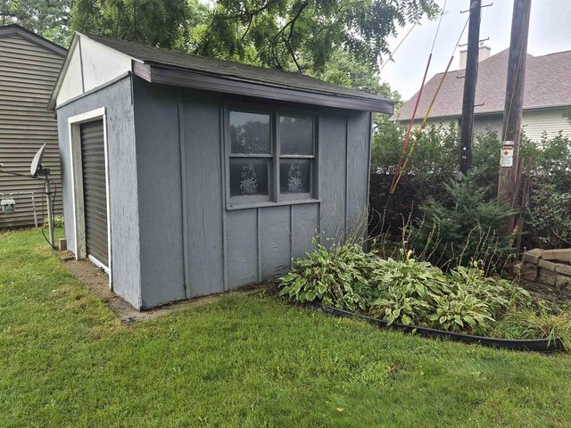19 E Auburn Drive, Beloit, WI 53511