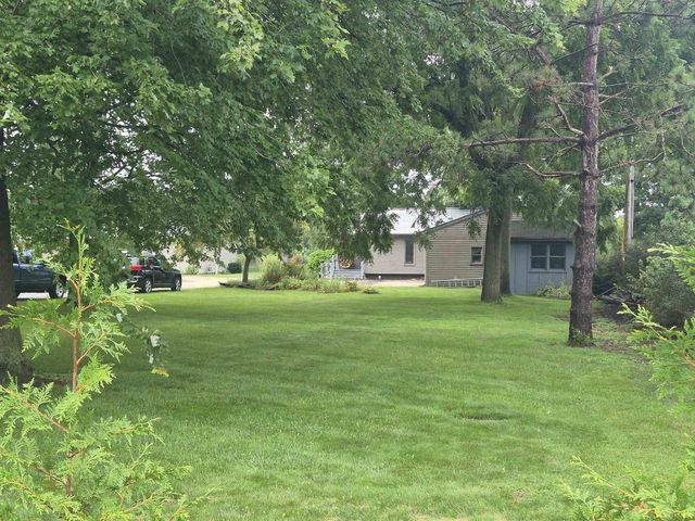 19 E Auburn Drive, Beloit, WI 53511