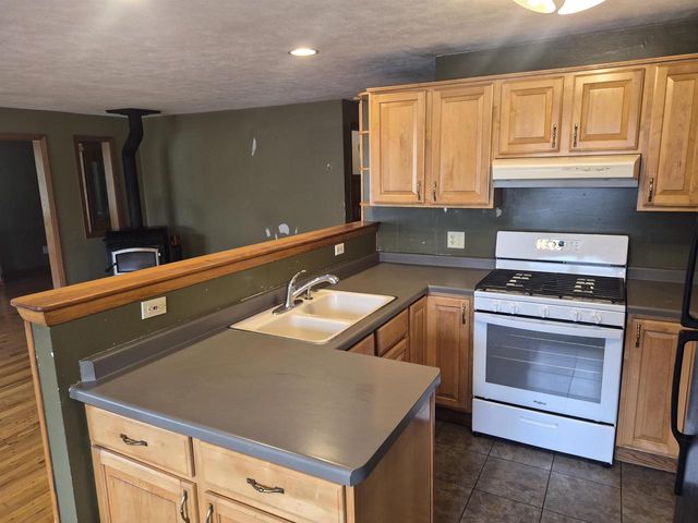 19 E Auburn Drive, Beloit, WI 53511