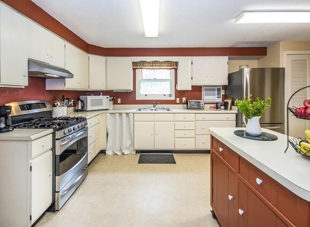 56 Blue Cat Lane, Castleton, VT 05735